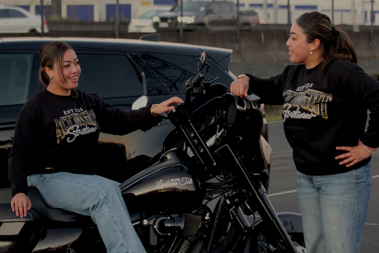 Womens Signature Sweatshirt