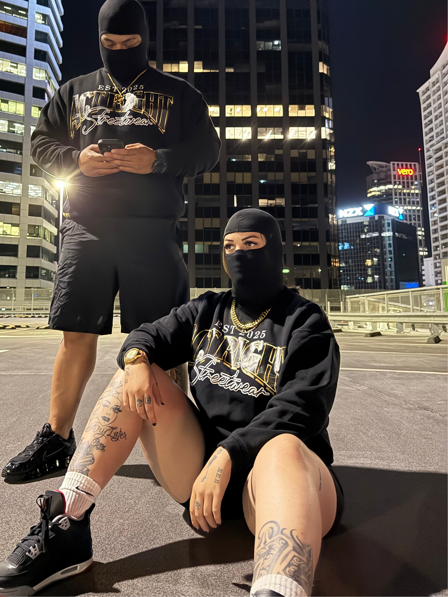 Womens Signature Sweatshirt